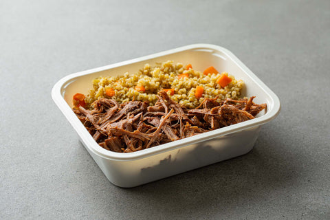 בשר צלעות מפורק עם פריקי וירקות שורש