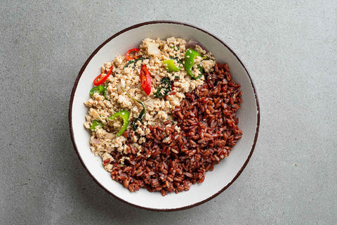 פאד קה פאו עוף עם אורז בר